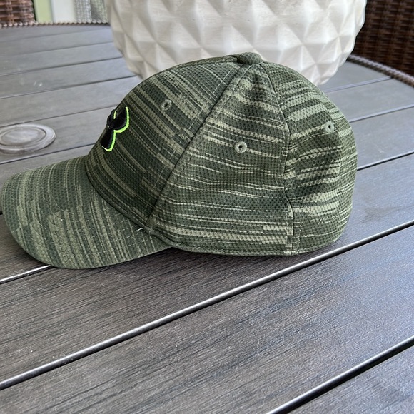 Youth under armour hat - Picture 2 of 3